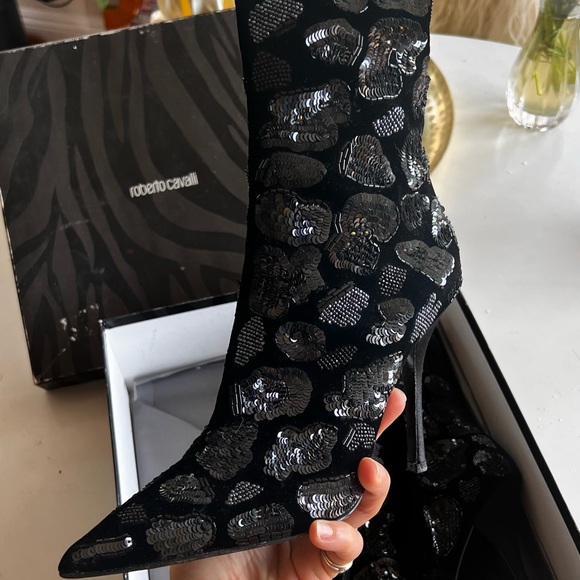 🌸GORGEOUS ROBERTO CAVALLI BRAND NEW🌸 never worn. Absolutely gorgeous stitching - Picture 1 of 6